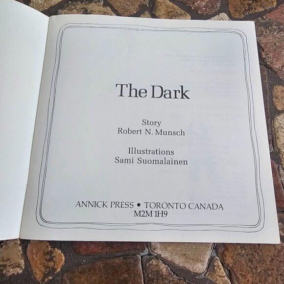 The Dark By Robert N. Munsch & Sami Suomalainen Vintage Children's Book - Picture 3 of 6